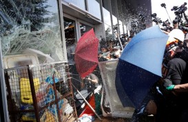 Polisi Tangkap Pendemo di Hong Kong