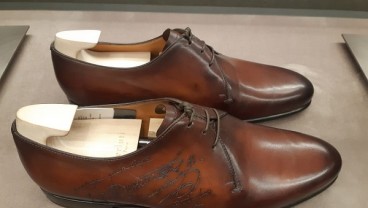 Begini Proses Pewarnaan Sepatu Berluti