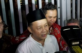 Kenakan Peci Hitam dan Kemeja Putih, Syafruddin Temenggung Keluar dari Rutan KPK