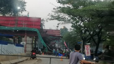 Cor Beton Proyek Jalan Tol BORR Tumpah, Arus Lalu Lintas Menuju Parung Dialihkan