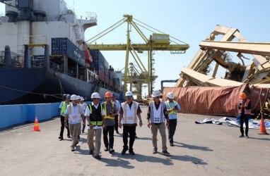 Crane Pelabuhan Tanjung Emas Roboh : Dirut Pelindo III Doso Agung Turun Tangan