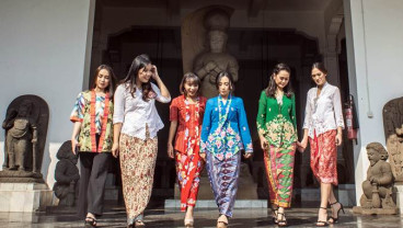 Peragaan Busana Lestarikan Busana Kebaya