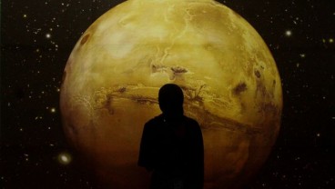 Gerhana Bulan 17 Juli:  Antrean Membludak di Plaza Teater Planetarium dan Observatorium