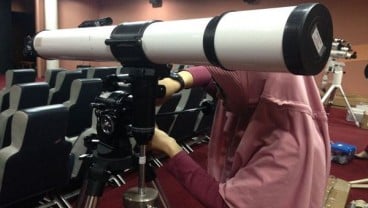 Gerhana Bulan: Hanya Ada 13 Teleskop, Pengunjung harus Antre di Planetarium dan Observatorium Jakarta