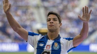 Sevilla Datangkan Pemain Kesembilan, Oliver Torres