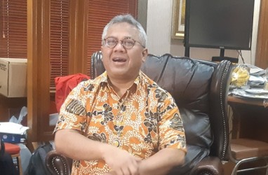 KPU RI Resmi Berhentikan Ilham Saputra dan Evi Novida