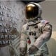 Baju Luar Angkasa Neil Armstrong Dipamerkan di Smithsonian