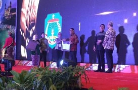 Terima 2 Penghargaan, Bupati Lutra Terus Berkarya, Berprestasi dan Menginspirasi