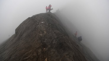 Gunung Bromo Erupsi Disertai Letusan dan Lahar Dingin