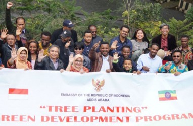 Ramai-ramai Tanam Pohon untuk Penghijauan di KBRI Addis Ababa