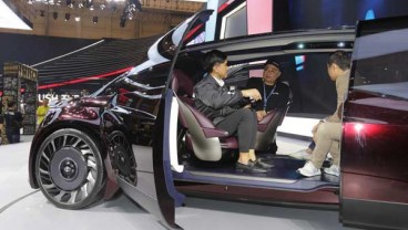 Di GIIAS 2019, Toyota GR Supra Tarik Perhatian Anak Presiden