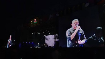 Tulus Tantang Penonton di We The Fest Stage 2019