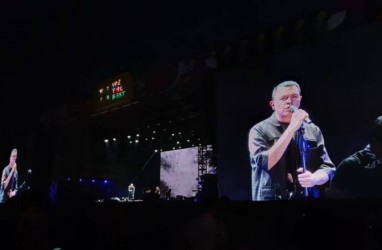 Tulus Tantang Penonton di We The Fest Stage 2019