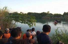 Petugas Mulai Angkat Bangkai Pesawat dari Sungai Cimanuk