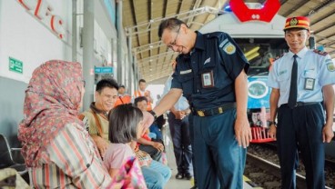 Nyamannya Pergi Naik Kereta Api dengan Si Kecil