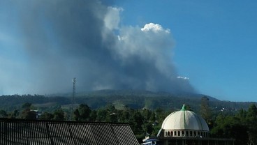 PVMBG: Abu Erupsi Gunung Tangkuban Parahu Tidak Pekat Lagi