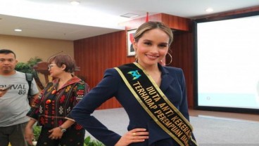 Cinta Laura Enggan Bahas Mantan Pacar Frank Gracia