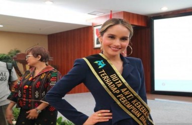Cinta Laura Enggan Bahas Mantan Pacar Frank Gracia