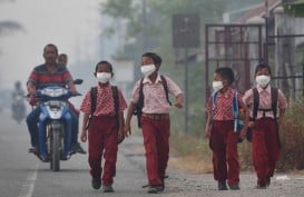 KABUT ASAP: Diskes Riau Bagi-bagi Masker Gratis