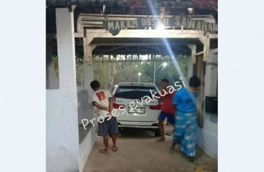 Ngeri, Xenia Nyasar ke Kuburan, Sopir Merasa Sudah di Rumah