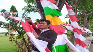 Pria Bogor Ini Rela Berjualan Bendera di Bantul, Omzetnya Rp15 Juta Sebulan