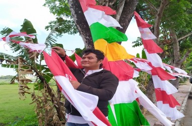 Pria Bogor Ini Rela Berjualan Bendera di Bantul, Omzetnya Rp15 Juta Sebulan