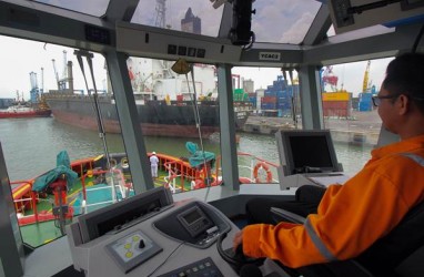 ARUS KONTAINER DOMESTIK : Kinerja Pelabuhan Tanjung Perak Melonjak