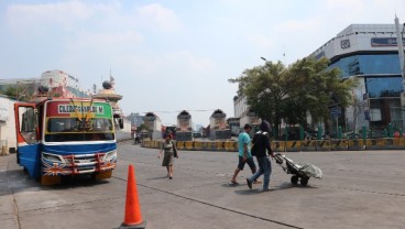 Potret Senja Kala dan Penantian Asa Terminal Blok M