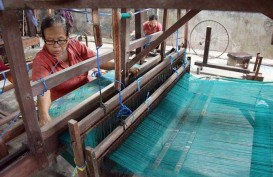 Produksi Kain Tenun dan Rajut di Jawa Barat Turun