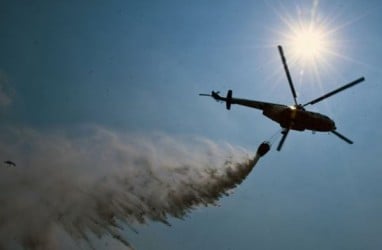 Kebakaran Lahan, 18 Helikopter Gelar 15.858 Kali Pengeboman Air di Riau