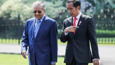 Presiden Jokowi Salat Jumat Bareng PM Mahathir Mohammad di Malaysia