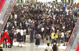 Serbu Bandara Hong Kong, Demonstran Bagikan Selebaran kepada Pengunjung