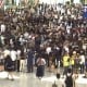 Serbu Bandara Hong Kong, Demonstran Bagikan Selebaran kepada Pengunjung