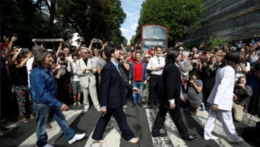 Rayakan 50 Tahun Album The Beatles, Ratusan Orang Padati Abbey Road