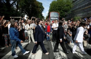 Rayakan 50 Tahun Album The Beatles, Ratusan Orang Padati Abbey Road