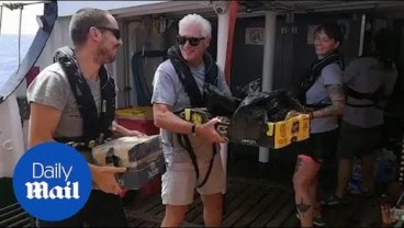 Richard Gere Kunjungi Pengungsi Terdampar di Laut Mediterania