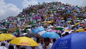 Jamaah Haji Diguyur Hujan Deras Saat Wukuf di Padang Arafah