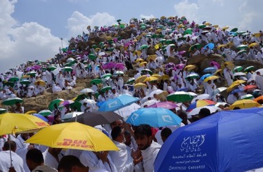 Jamaah Haji Diguyur Hujan Deras Saat Wukuf di Padang Arafah