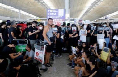 Otoritas Bandara Hongkong Batalkan Semua Penerbangan Senin, 12 Agustus