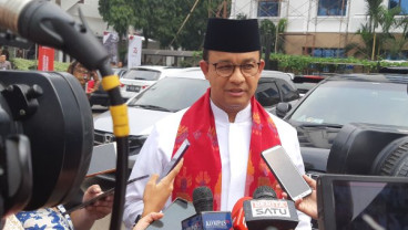 Akhirnya, Anies Pertimbangkan Taksi Daring Bebas Ganjil Genap