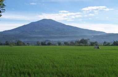 Titik Api Gunung Ciremai Masih Belum Padam