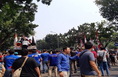 Tolak Ganjil-Genap, Ratusan Pengemudi Taksi Online Demo di Depan Balai Kota DKI