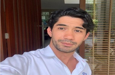 Syuting "Twivortiare", Reza Rahadian Didampingi Dokter