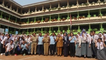 Transjakarta Bagi 800 Kartu Jak Lingko, Dorong Siswa Naik Transportasi Publik