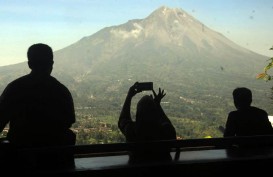 Gunung Merapi Luncurkan Awan Panas 900 Meter