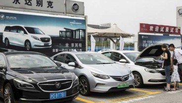 5 Terpopuler Otomotif, China Kaji Pelarangan Mobil Berbahan Bakar Minyak dan Volkswagen Tak Berminat Akuisisi Tesla