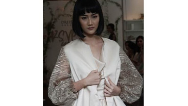 Simple dan Elegan, Busana Pesta Pernikahan Pantai dari Dinar Amanda