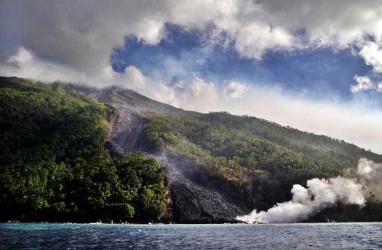 Gunung Karangetang Semburkan Lava Panas, 17 Keluarga Dievakuasi