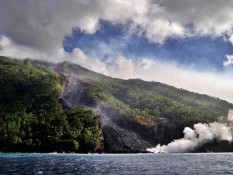 Gunung Karangetang Semburkan Lava Panas, 17 Keluarga Dievakuasi