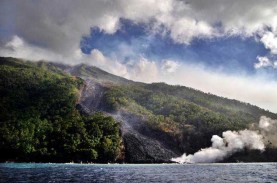 Gunung Karangetang Semburkan Lava Panas, 17 Keluarga…